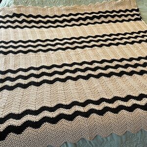 Elegant Black and Cream Chevron Blanket